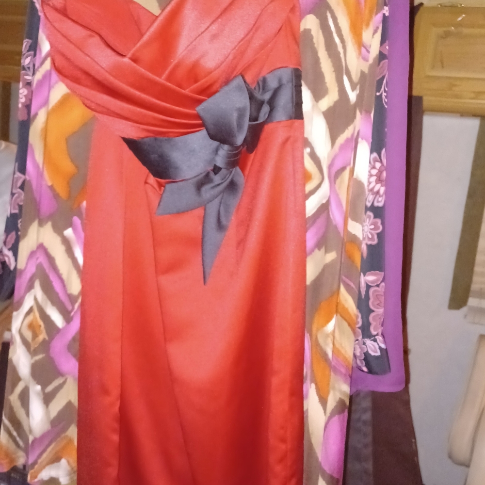 Dresses - Picture 3 of 16